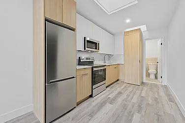 1571 3rd Avenue, #501