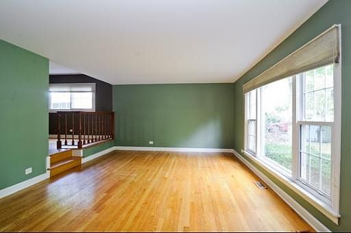 3rd image of 923 Quince Ln