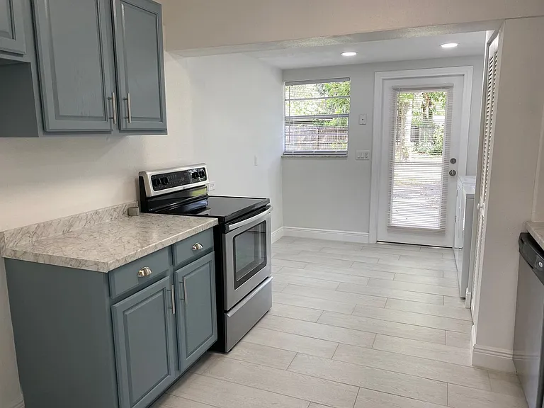 925 Mead Ave — Photo 6