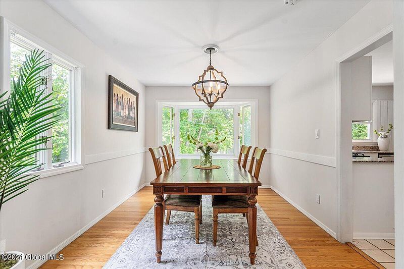5th image of 59 Piping Rock Circle