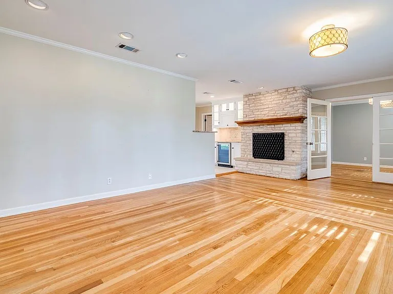 404 Almarion Dr — Photo 5