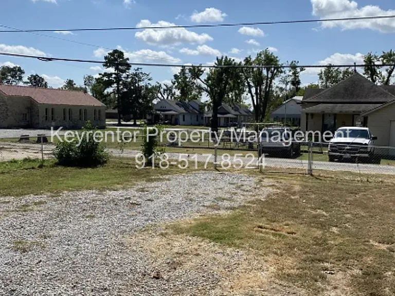 317 E Will Rogers Blvd — Photo 11