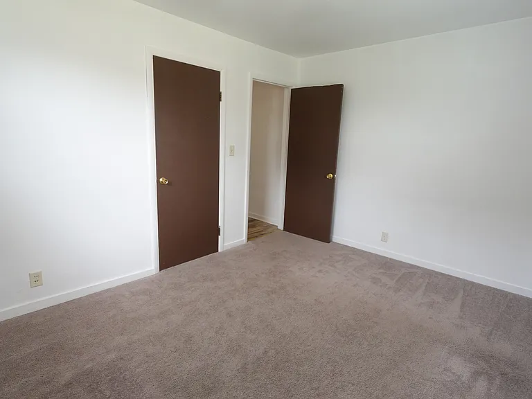 3313 N Locust St — Photo 7