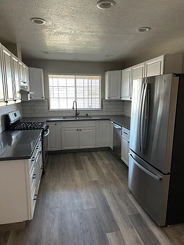 275 N Peach Ave Photo 1