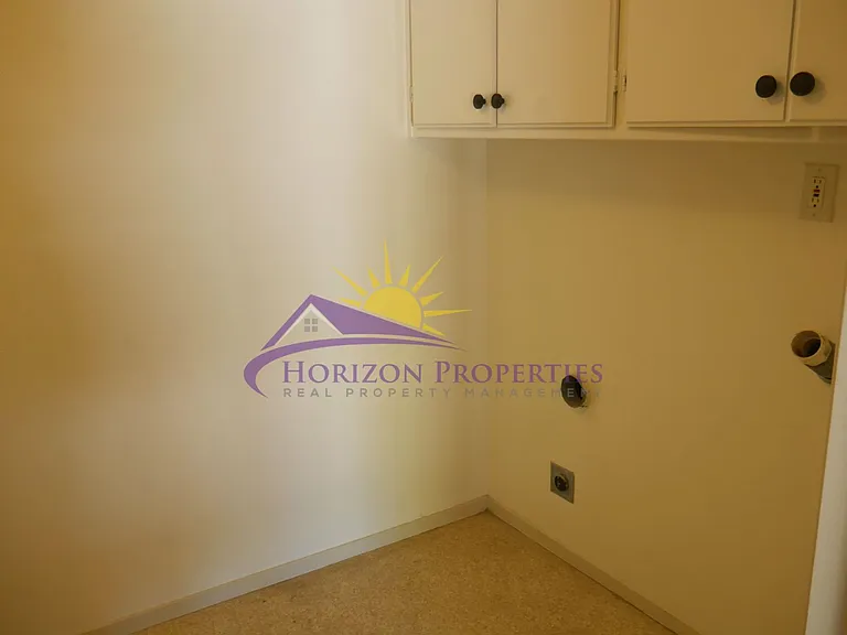 6319 Saint James Dr — Photo 22
