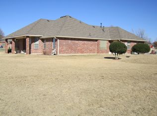 864 Oaklawn Dr, Tuttle, OK 73089