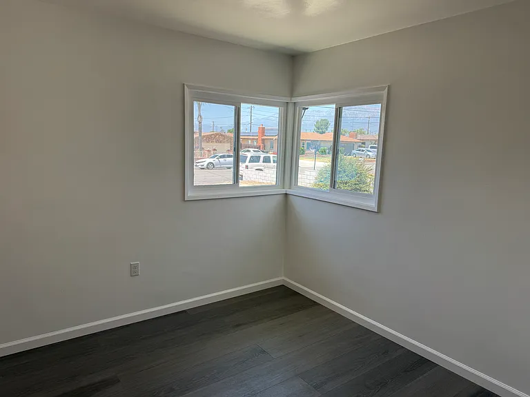 9823 Lombardy Ave — Photo 3