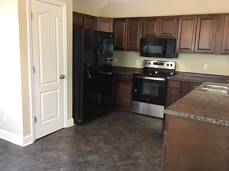 192 Aquinnah Dr — Photo 3