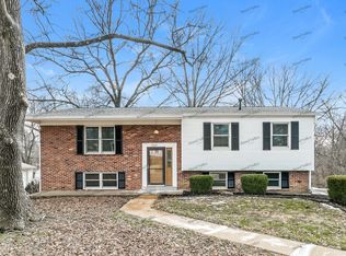 1022 Carole Ln, Ballwin, MO 63021