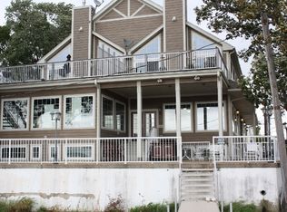 40 W Grand Ave, Fox Lake, IL 60020