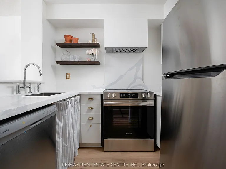 942 Yonge St #616 — Photo 18