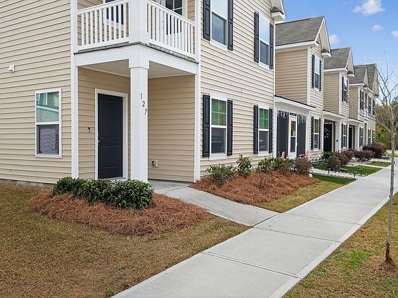 3rd image of 127 Birch Cir
