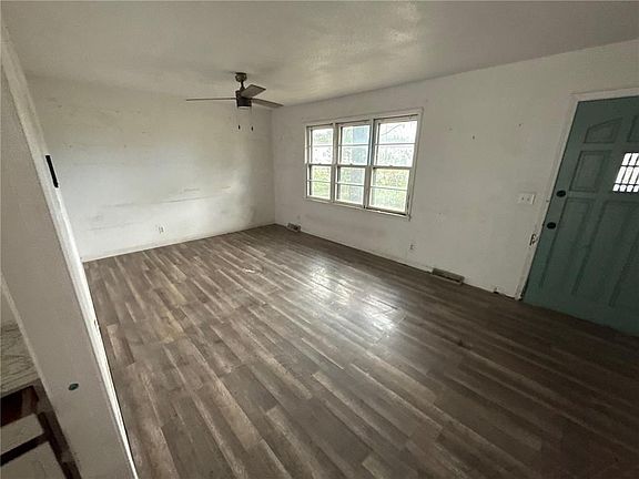 4th image of 106 S Depot St E
