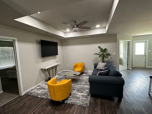 3rd image of 8608 Untreiner Ave