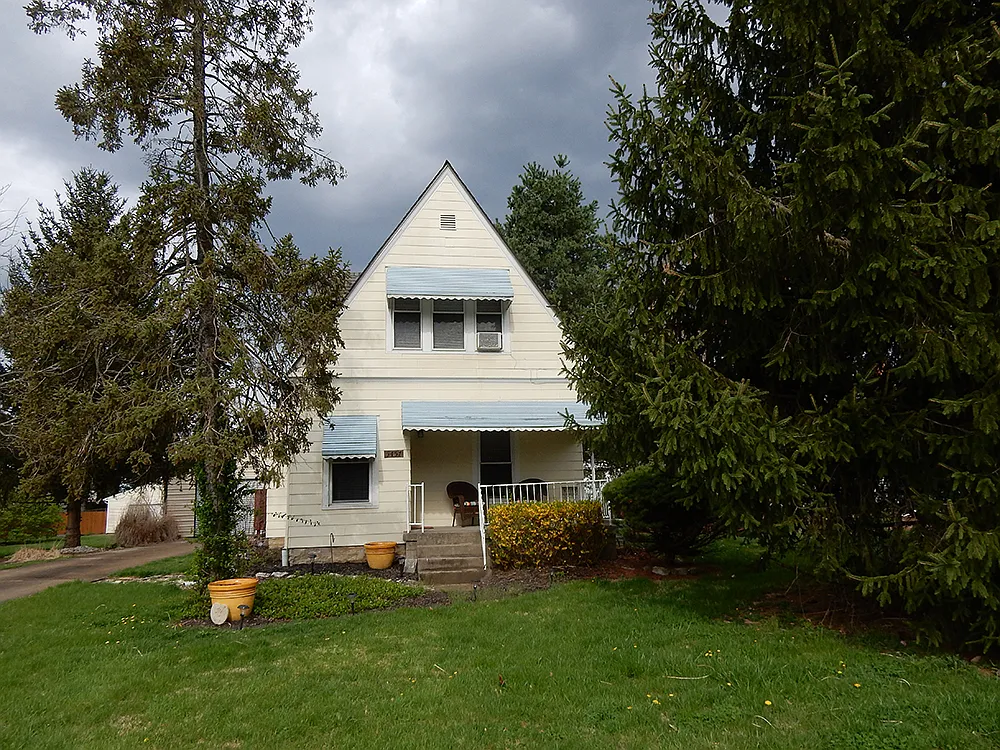 5457 Oak St photo 1