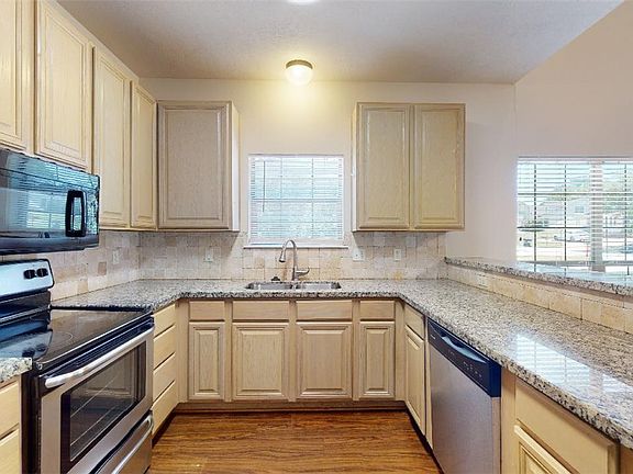 4th image of 1625 Park Pl #1625
