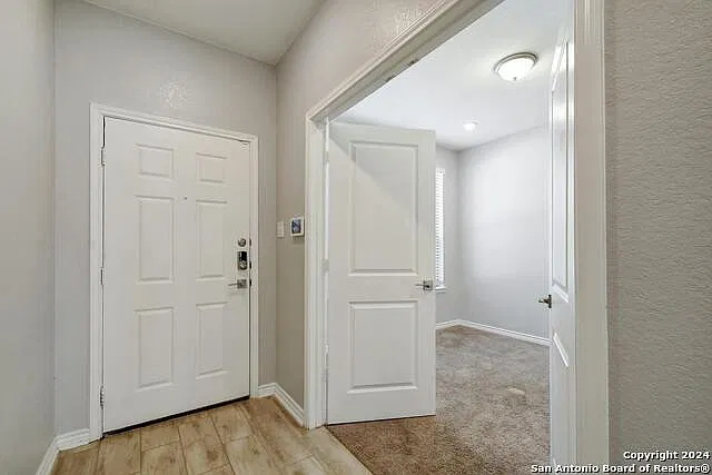 5 bed, 3.5 bath, 2700 sqft, $2,100 — Photo 3