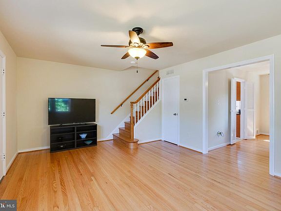 3rd image of 6943 Westhampton Dr