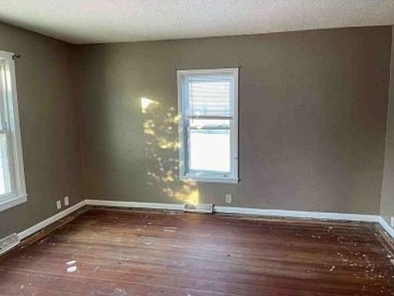 3rd image of 1302 8th Ave NW