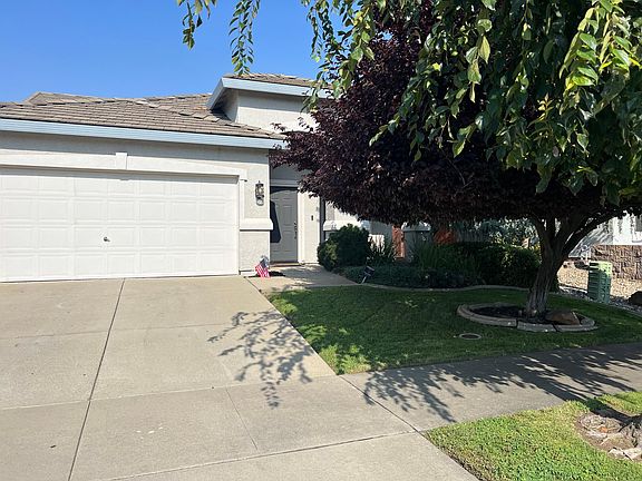2nd image of 220 Halley Glen Dr