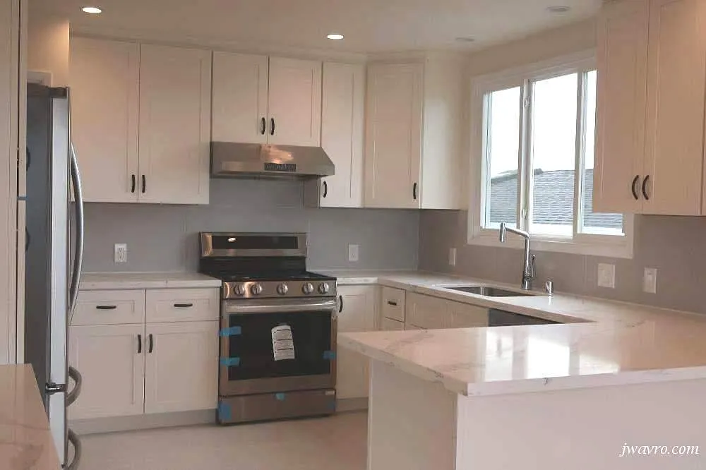 Remodeled ocean view single family home with a 2 car garage — Photo 3