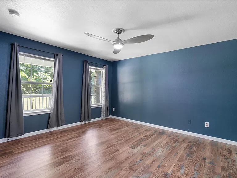 293 Commodore Dr — Photo 20