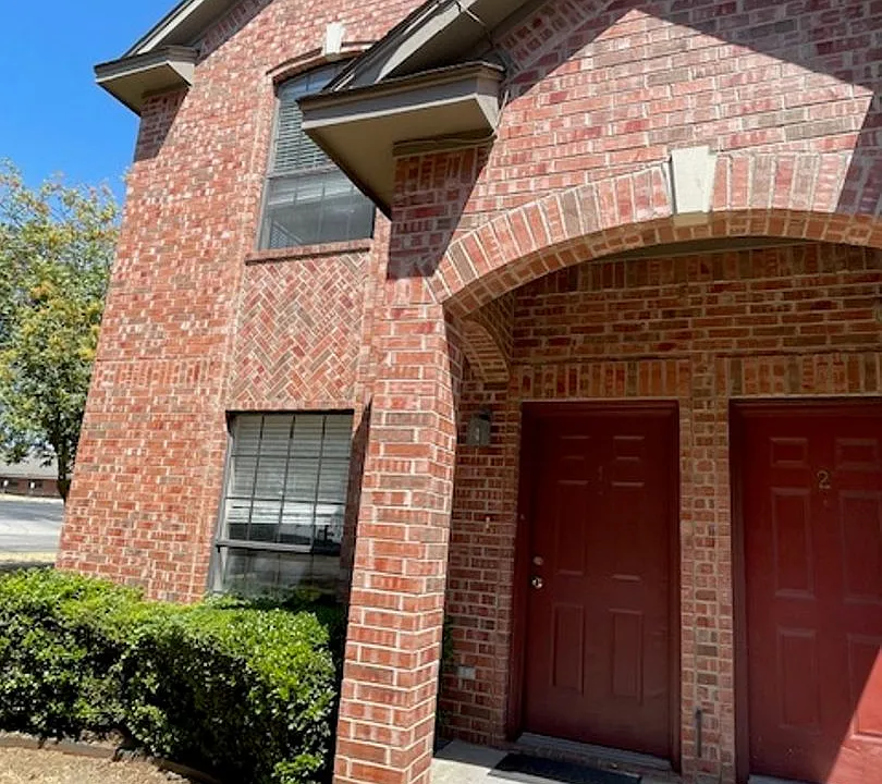 2208 N Carroll Blvd #1