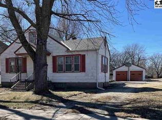 603 S Purdy Ave, Lyons, KS 67554