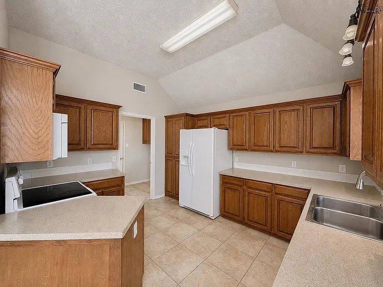 5201 Pebblestone Dr — Photo 9