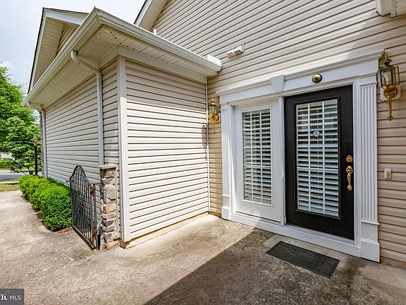 3rd image of 904 Cadmus Dr