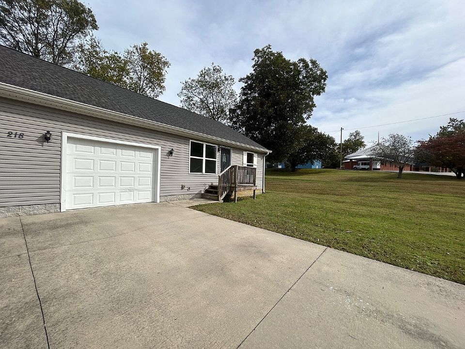 2nd image of 218 2nd Ave S #B