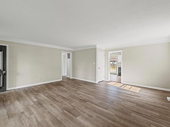 3rd image of 2007 Westview Dr