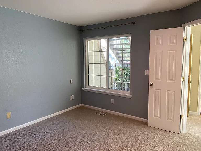 6076 Gunbarrel Ave #E — Photo 11