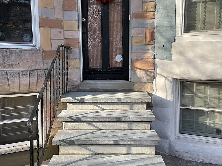 826 W 34th St — Photo 1