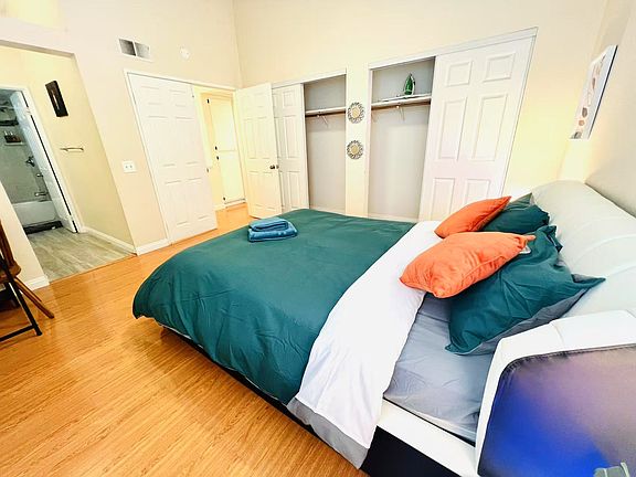 5th image of 118 Tanglewood St