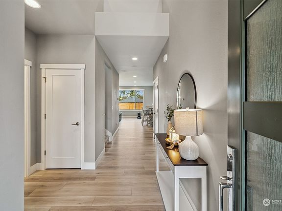 3rd image of 18823 129th Street E