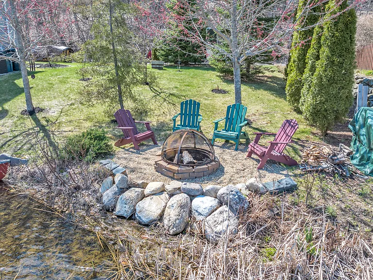 864 South Rd — Photo 4