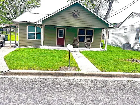 310 N La Grange St, Hallettsville, TX 77964