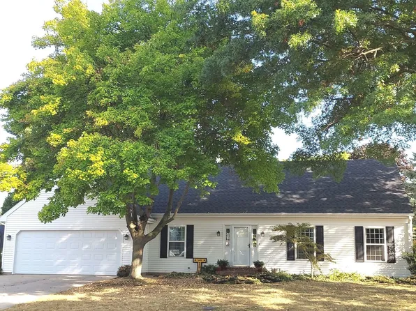 300 Eldorado Dr, Tuscola, IL 61953