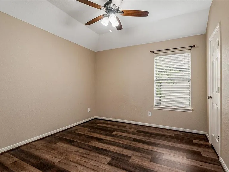 130 Zephyr Bend Pl — Photo 26