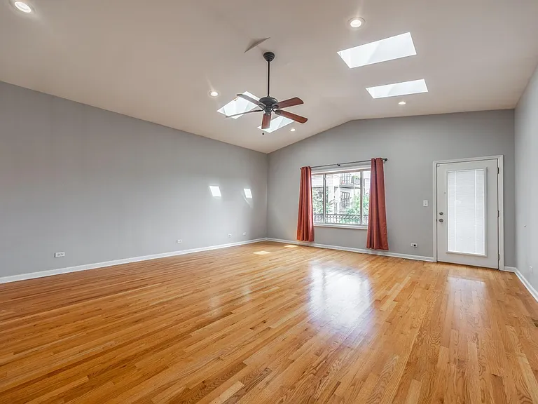 1333 W Walton St #2 — Photo 3
