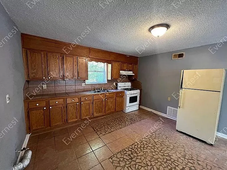 4815 School St #1 — Photo 6