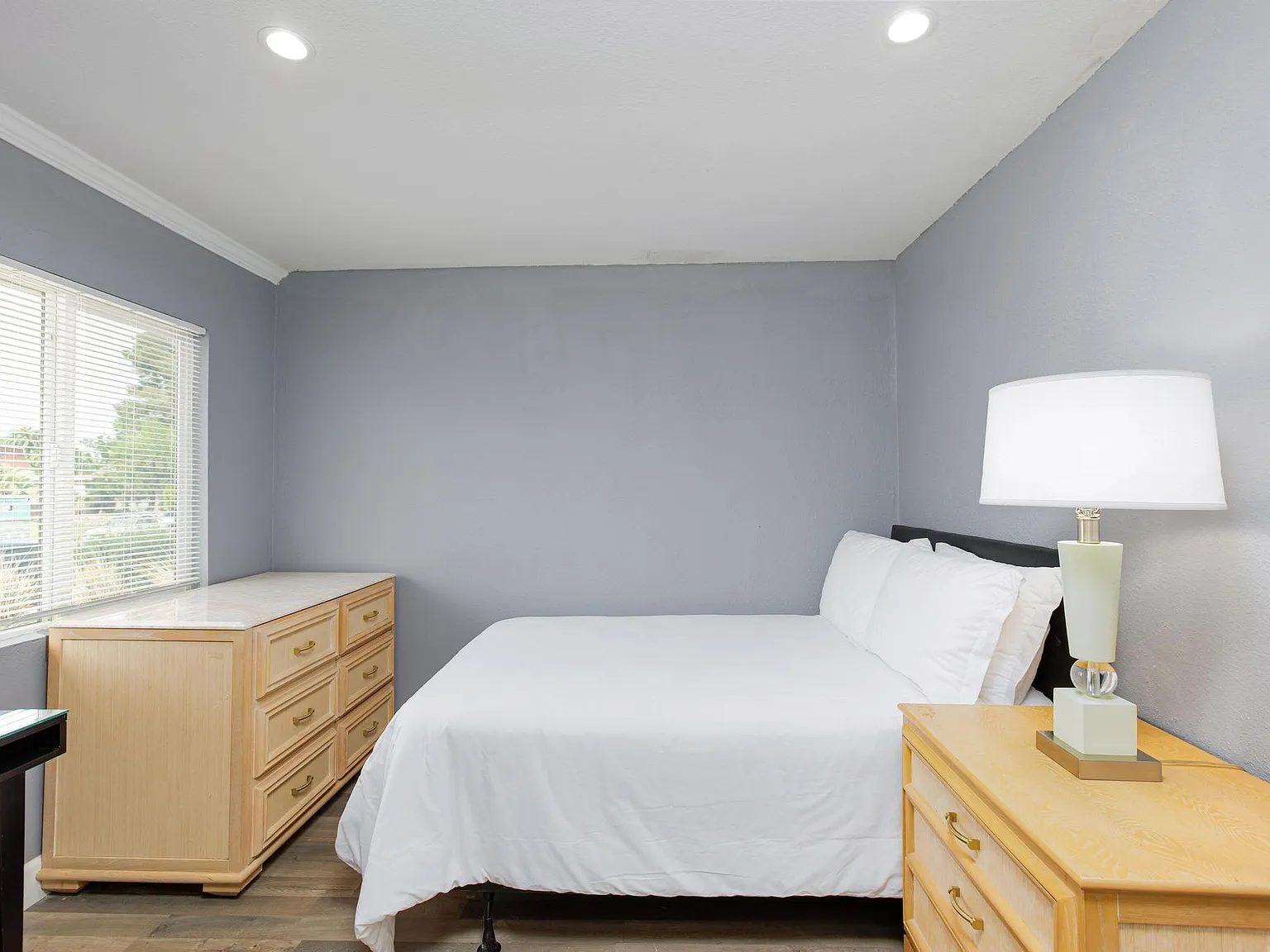 4 bed, 3.0 bath, 1902 sqft, $589 — Photo 2