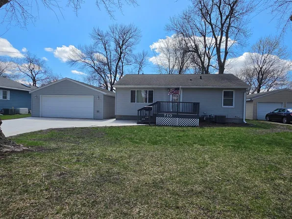 710 6th St SW, Wells, MN 56097