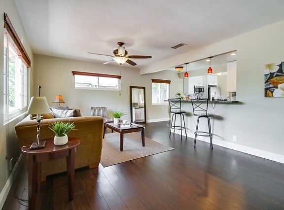 4th image of 569 Montview Dr