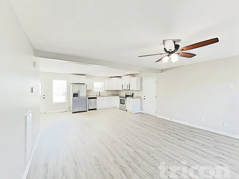 201 Stroud Dr — Photo 2