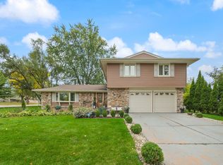 320 Pochet Ln, Schaumburg, IL 60193