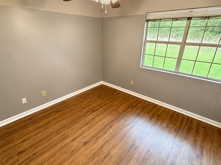 436 E McKinley Ave — Photo 2