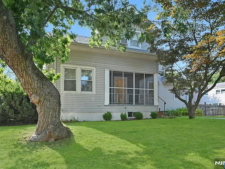 304 Midland Ave #1 — Photo 2