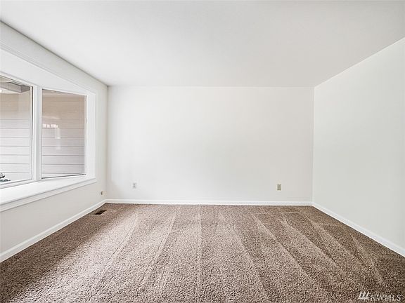 4th image of 9404 171st Ave NE